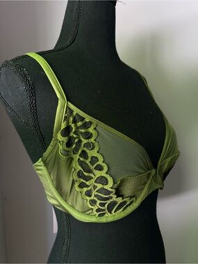 NWT Savage x Fenty 36D green half cup plunge lace bra